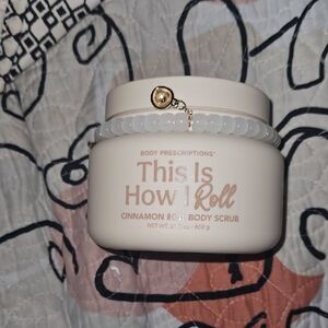 Cinnamon Roll Body Scrub - Cream